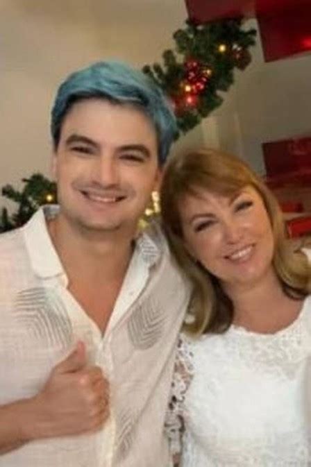 Em rara entrevista, mãe de Felipe Neto fala de filho。